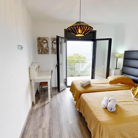 Villa Maison De 130 M2 Et De 40m2, Vue Et Jacuzzi Roses