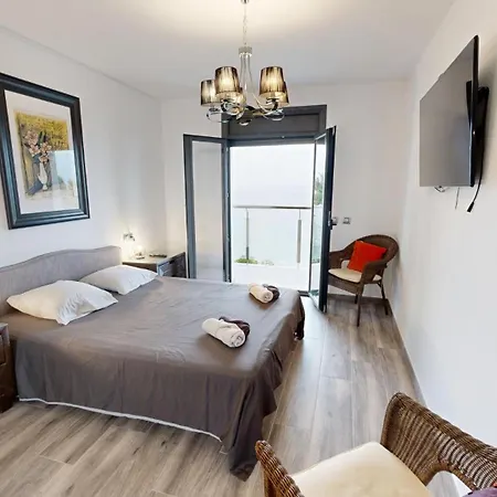 Maison , Vue Mer, Jacuzzi, 8 Personnes * Roses