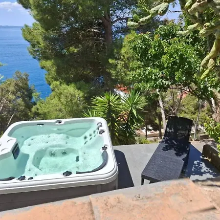 Maison , Vue Mer, Jacuzzi, 8 Personnes * Roses