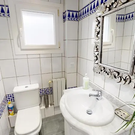 Villa Maison De 130 M2 Et De 40m2, Vue Et Jacuzzi Roses
