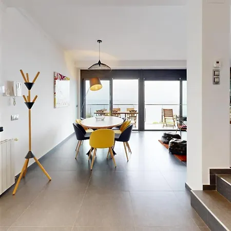 Maison De 130 M2 Et De 40m2, Vue Et Jacuzzi * Roses