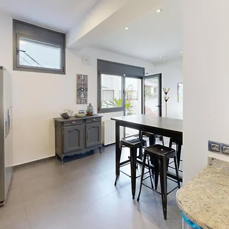 Maison De 130 M2 Et De 40m2, Vue Et Jacuzzi Roses