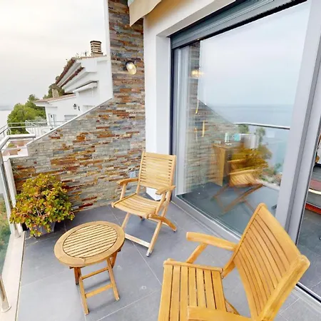 Villa Maison De 130 M2 Et De 40m2, Vue Et Jacuzzi Roses